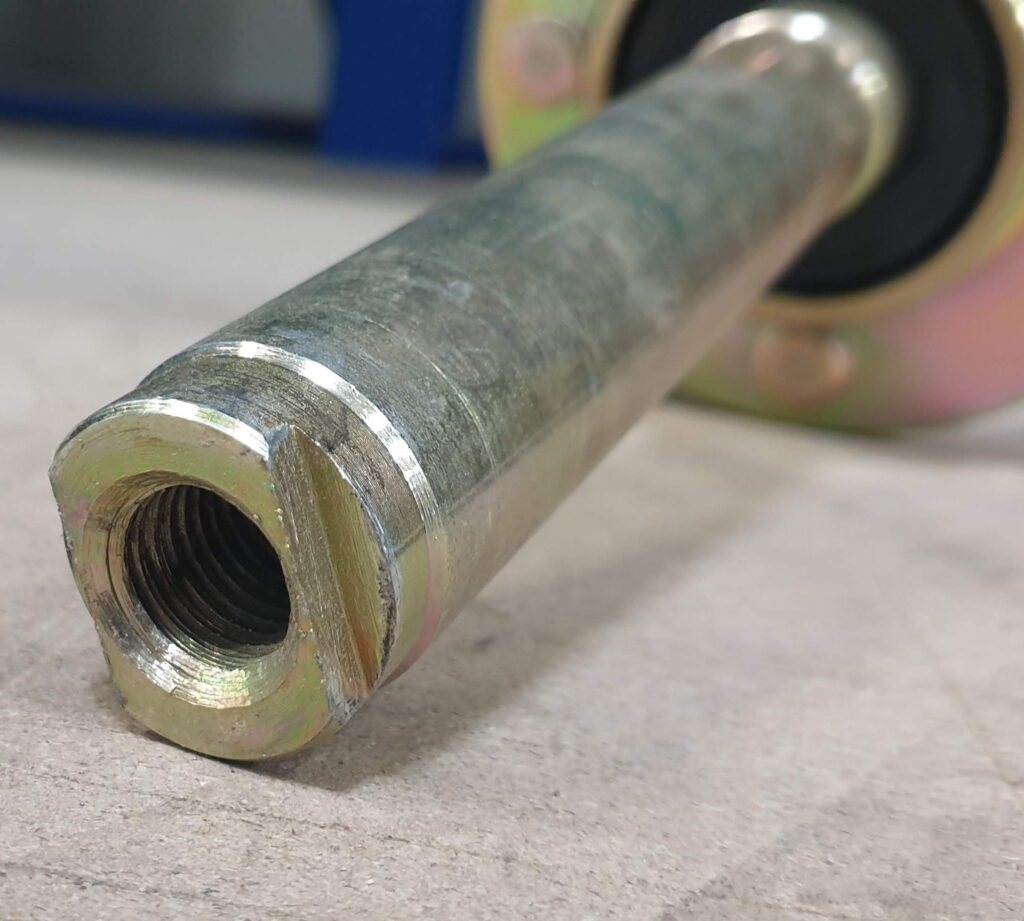 SHARK COMPLETE HUB WITH BEARING WOOD 550