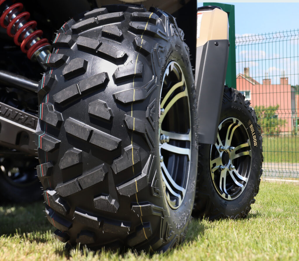 BULLDOG TIRES B350 (E4)