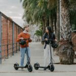 kickscooter-f2-series-lifestyle-picture-man-and-woman-standing-2140×1427-72